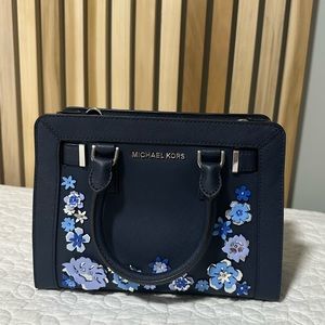 GORGEOUS navy and blue Michael Kors purse!